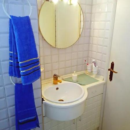 Apartment Beautiful -up To 4 Guests- Close To City Centre!