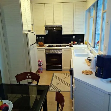 Apartment Beautiful -up To 4 Guests- Close To City Centre!